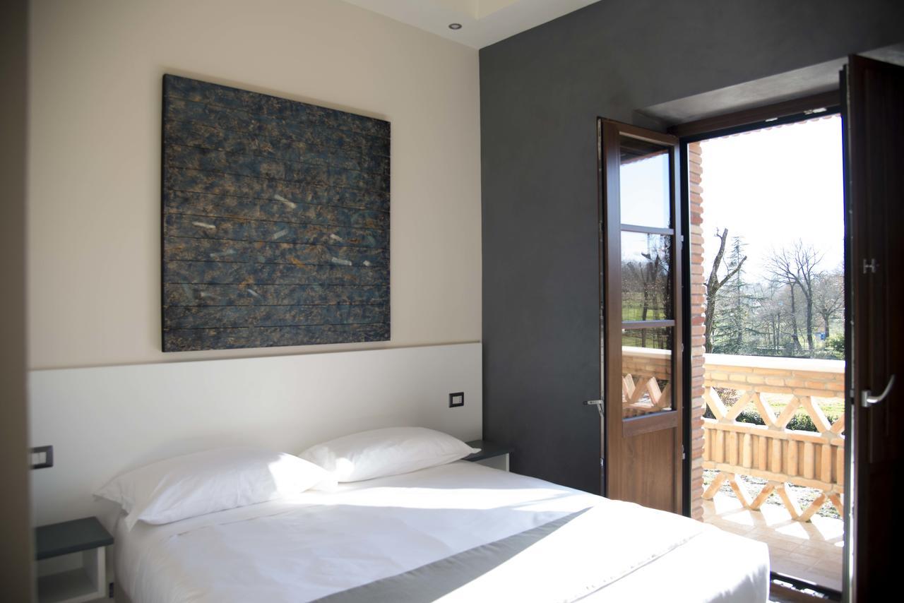 La Tenuta Di Trimalcione Pofi Luaran gambar